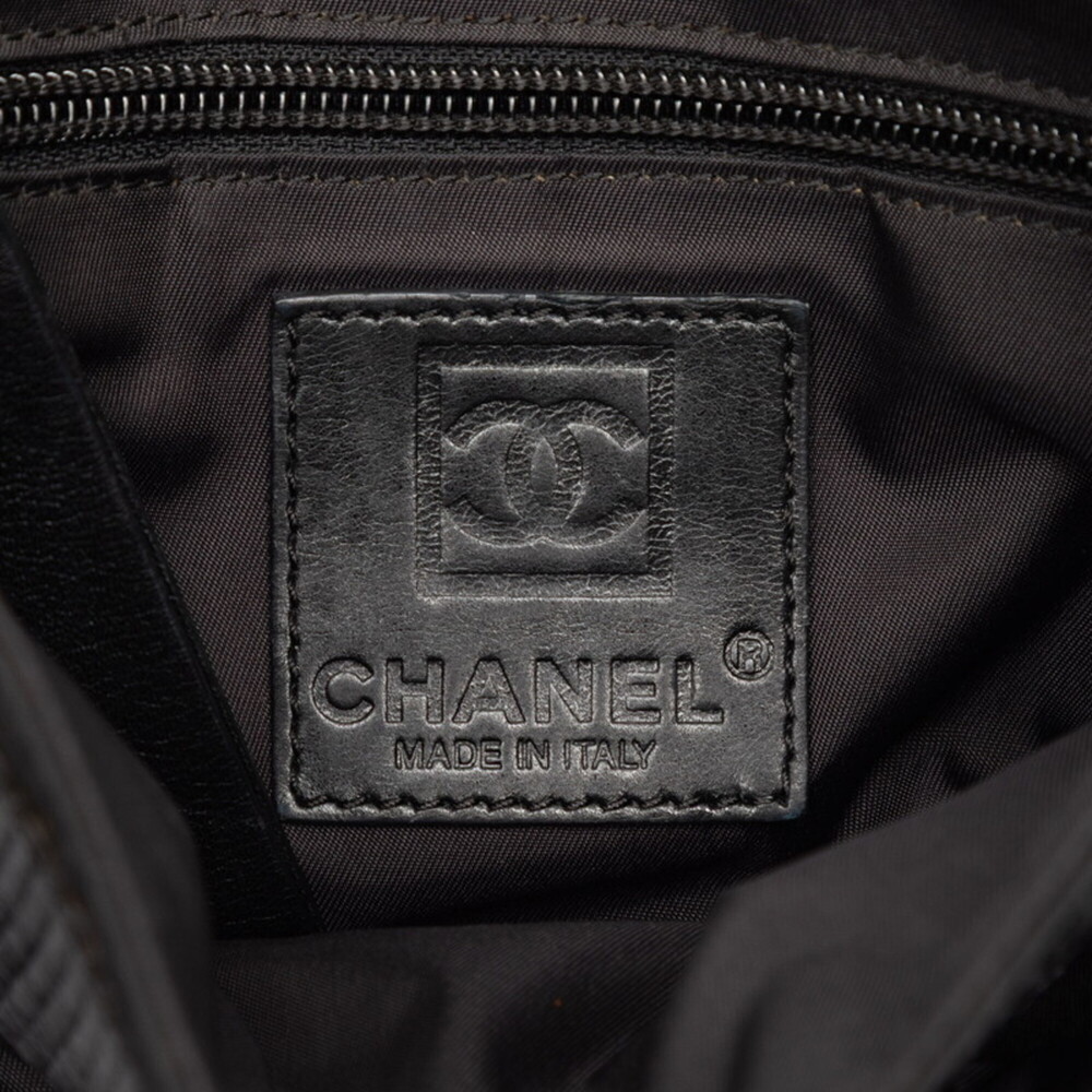 CHANEL Black Leather Shoulder Bag - Picture 5 of 6